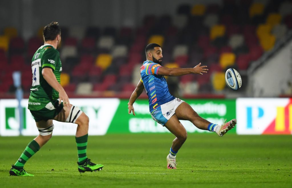 Zack Henry kicks a ball for Leicester Tigers