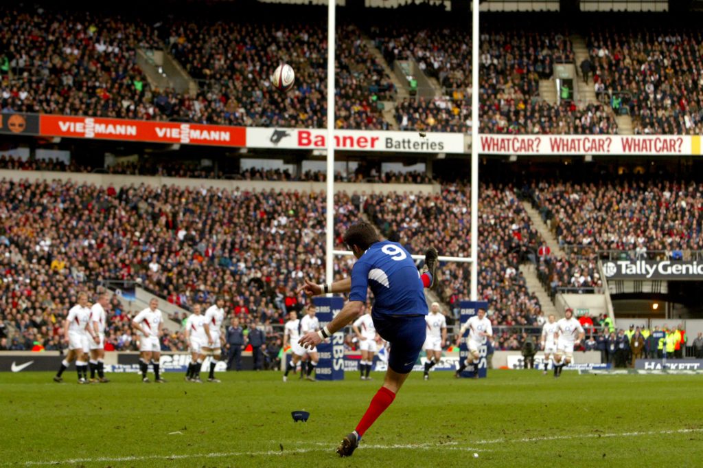 Dmitri Yachvili kicks a goal for France against England in 2005