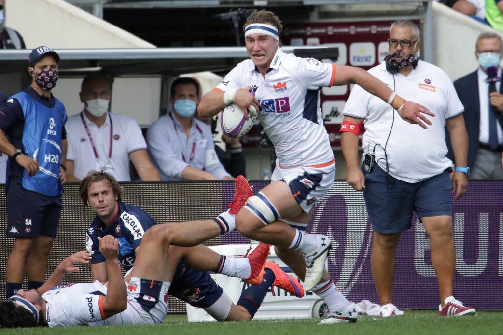 Jamie Ritchie carries ball for <a href=