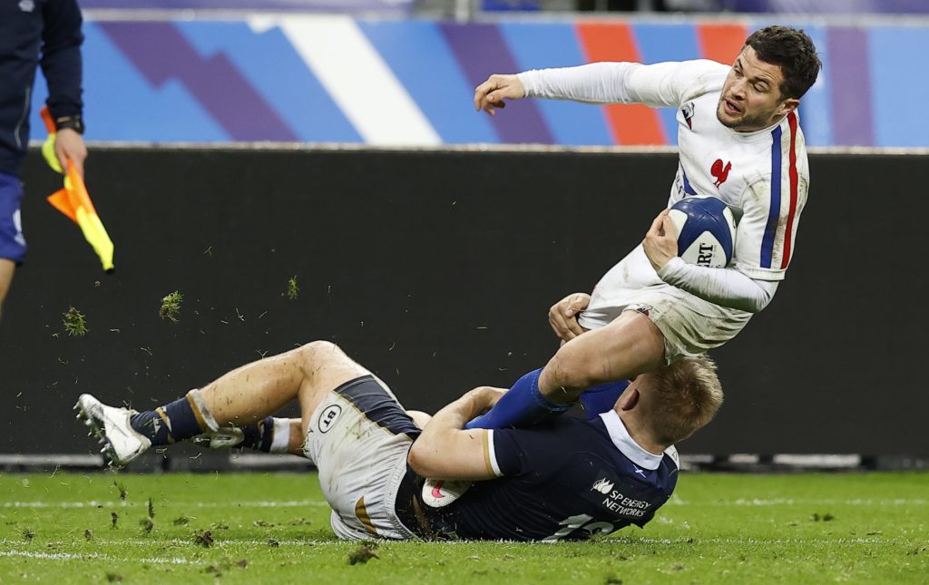 Chris Harris of Scotland tackles France's Brice Dulin