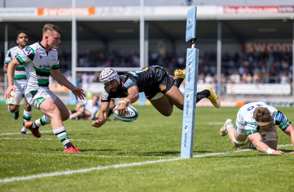 Tom O'Flaherty scores a try for Exeter Chiefs against Newcastle Falcons