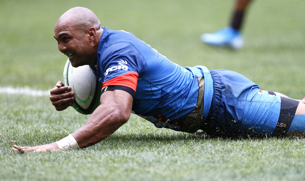 Cornal Hendricks scores a try for the Bull